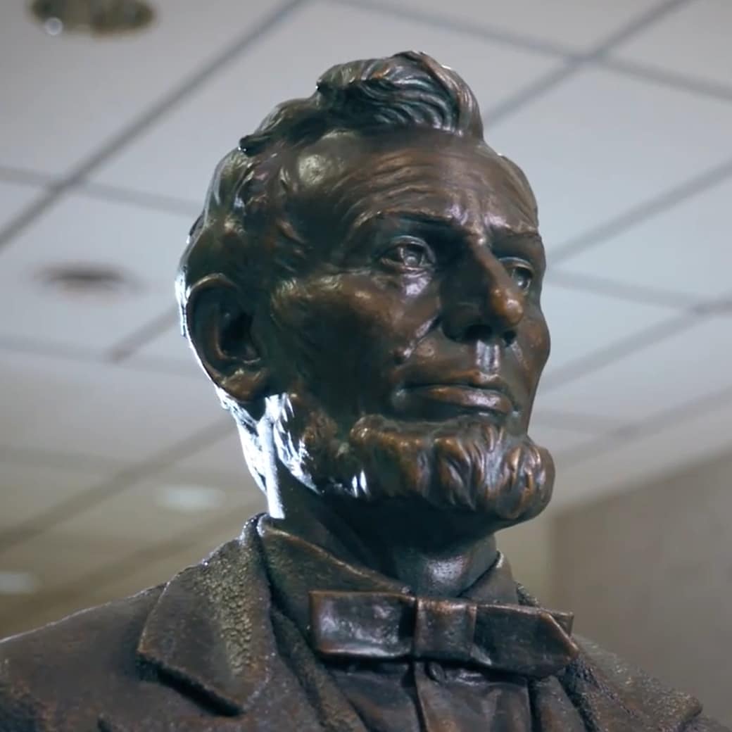 close up of Abraham Lincoln bust